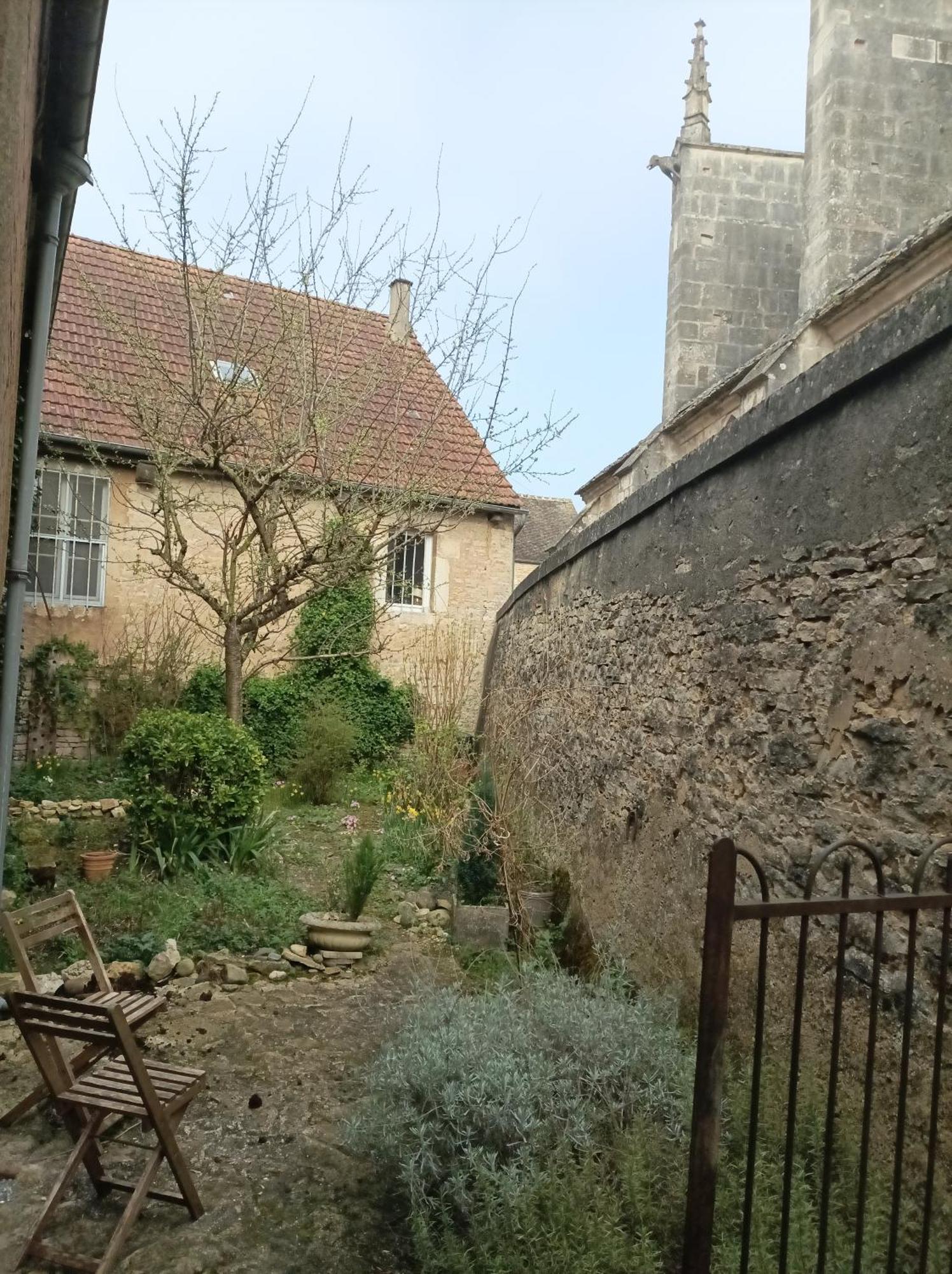 Le Tabellion Bed & Breakfast Noyers-sur-Serein Dış mekan fotoğraf